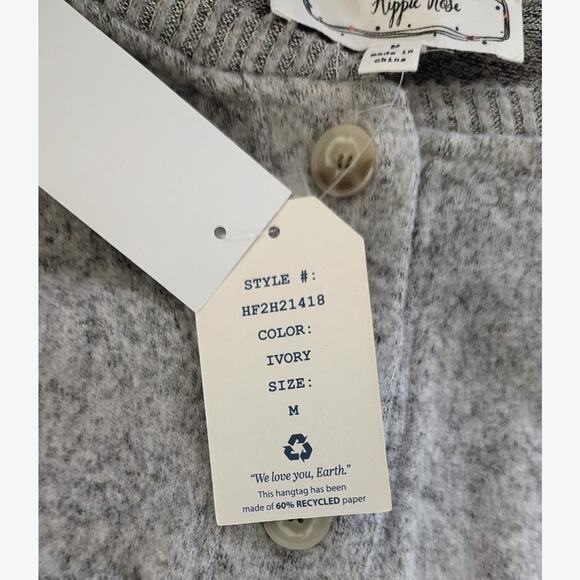 NEW Super Cute Hippie Rose Soft & Cozy Gray Crop Sweater Size MEDIUM - Picture 5 of 5